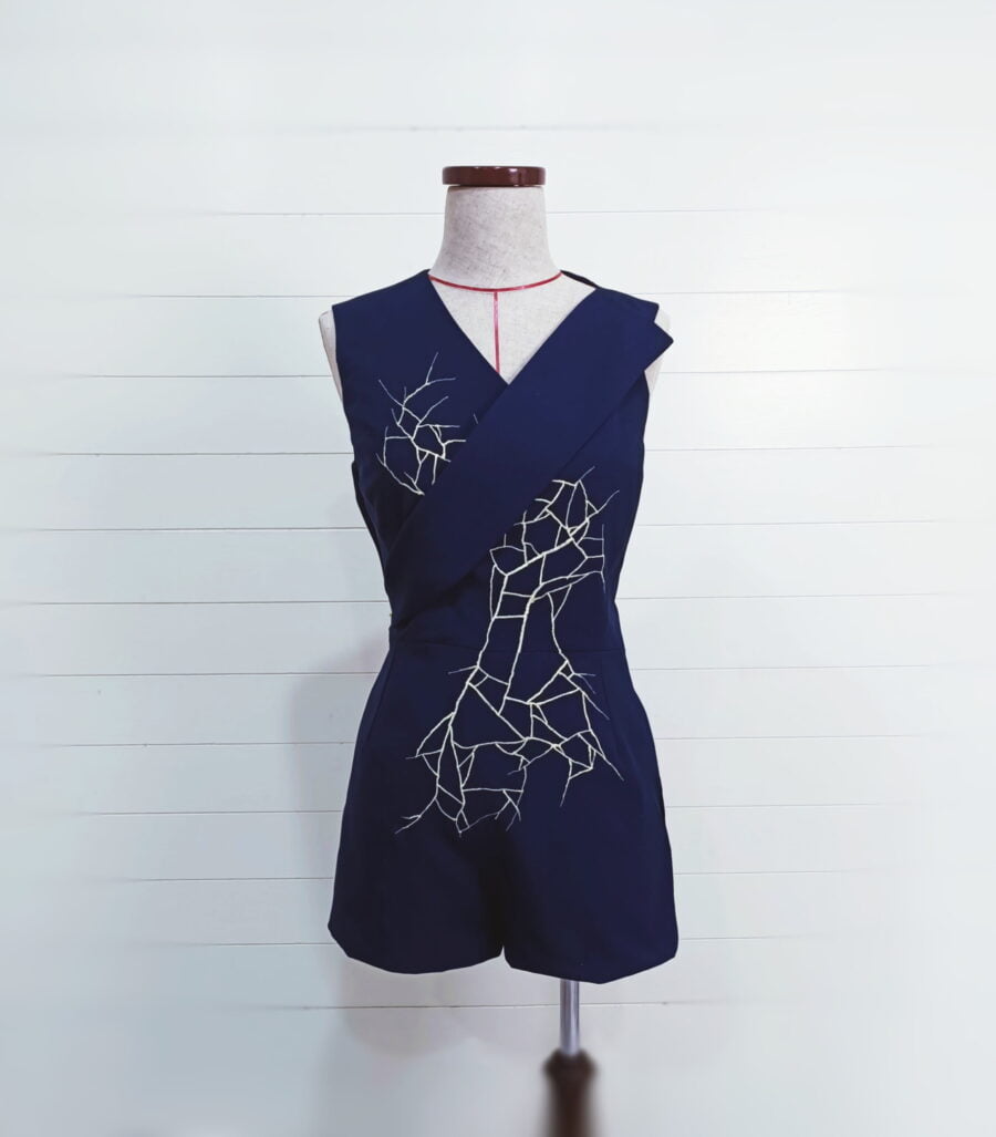 RE Embroidery Playsuit | RE刺繡交叉V領連身褲