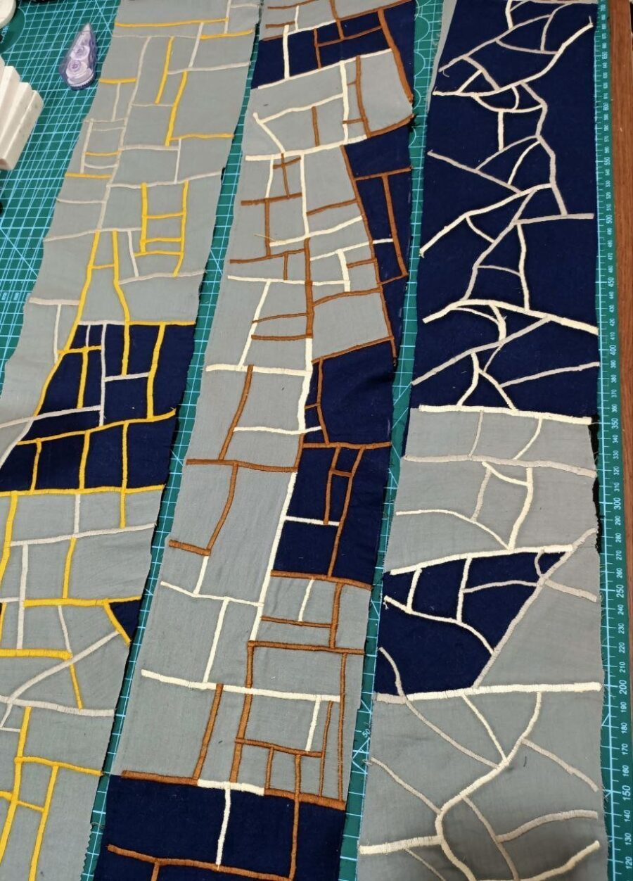 Dual Colours Embroidery Scrunchy | 雙色刺繡髮圈