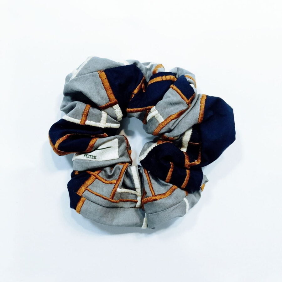photo_2024-03-18_22-42-44 Dual Colours Embroidery Scrunchy | 雙色刺繡髮圈