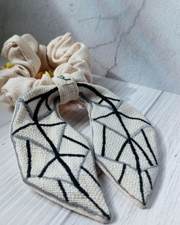 Scrunchy with Dual Colour Embroidered Tail | 雙色小耳朵刺繡髮圈