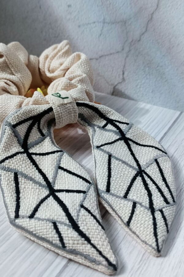 Scrunchy with Dual Colour Embroidered Tail | 雙色小耳朵刺繡髮圈