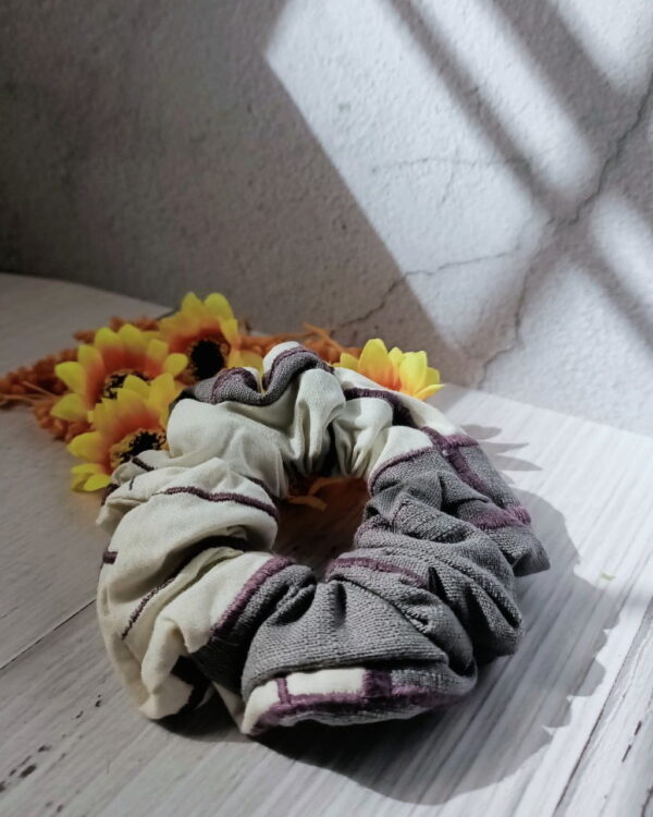 Embroidery Scrunchy | 刺繡髮圈