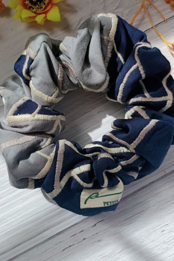 Dual Colours Embroidery Scrunchy | 雙色刺繡髮圈