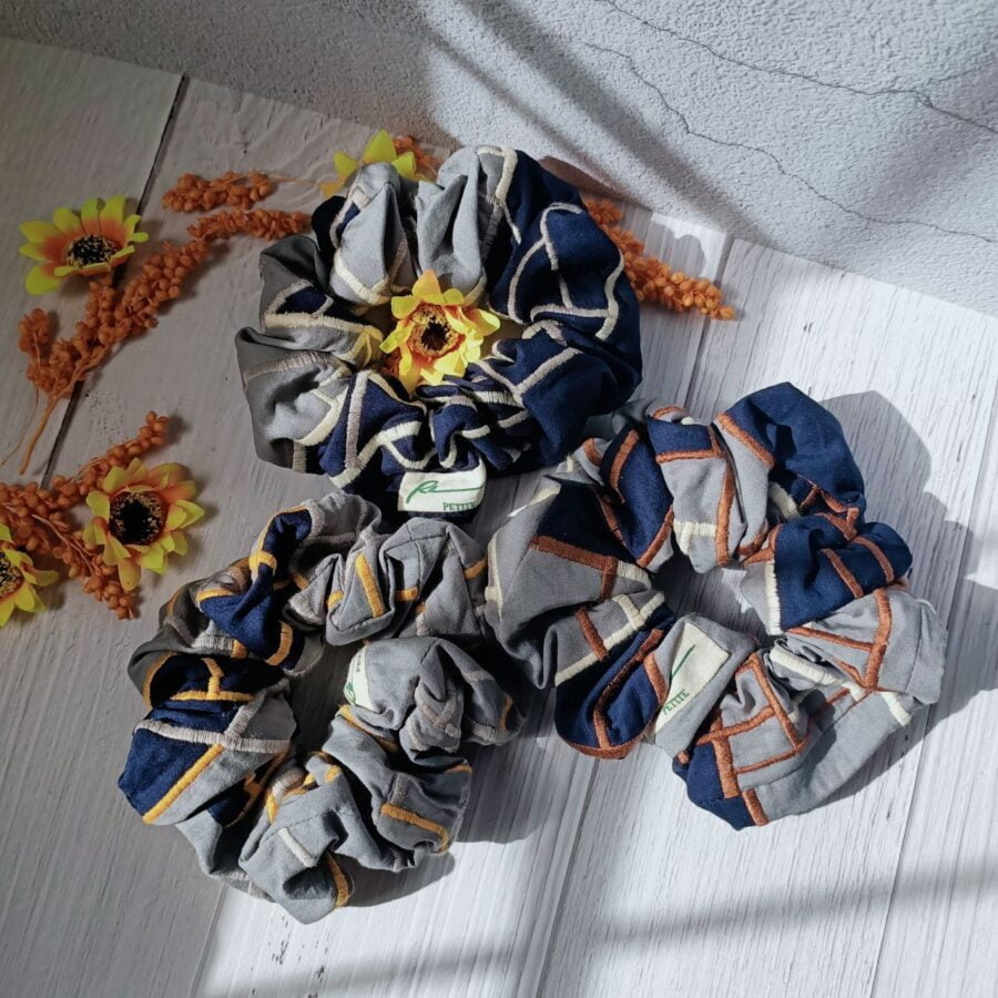 Dual Colours Embroidery Scrunchy | 雙色刺繡髮圈