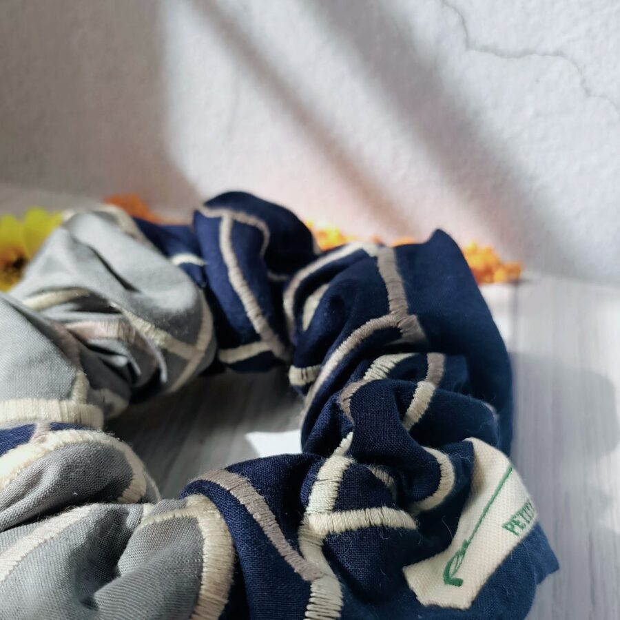 photo_6_2024-05-28_03-47-11 Dual Colours Embroidery Scrunchy | 雙色刺繡髮圈