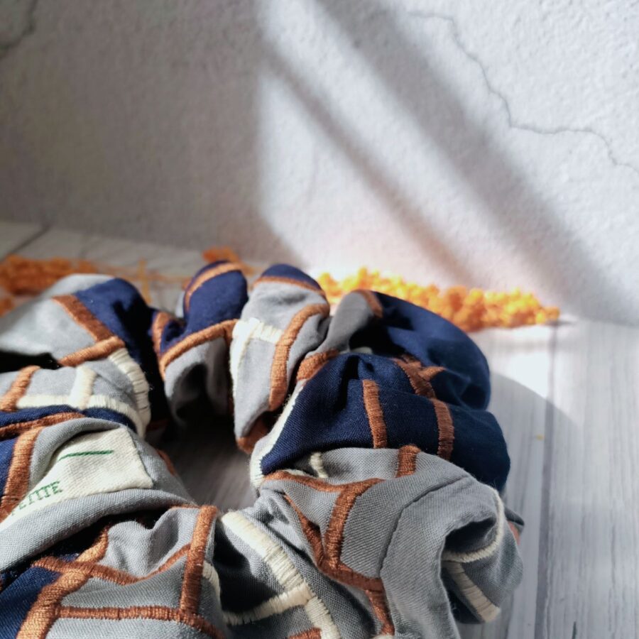 photo_8_2024-05-28_03-47-11 Dual Colours Embroidery Scrunchy | 雙色刺繡髮圈