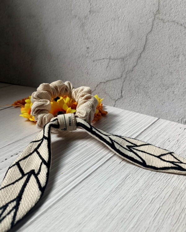 Scrunchy with Embroidered Tail | 小耳朵刺繡髮圈