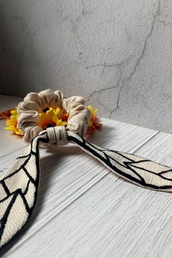 Scrunchy with Embroidered Tail | 小耳朵刺繡髮圈